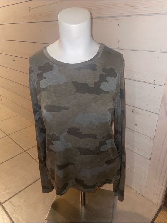 American Eagle Outfitters Tops - American Eagle Soft & Sexy Slub Women's Olive Camo Long Sleeve Tee, Medium